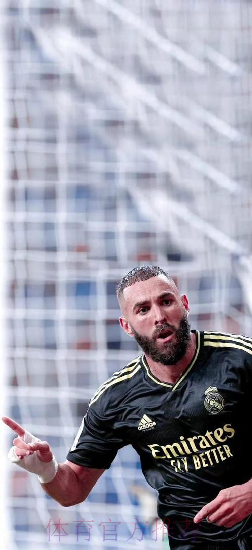 错失良机!莱万空门踢飞 中锋对决遭本泽马完爆 错失良机!莱万空门踢飞 中锋对决遭本泽马完爆